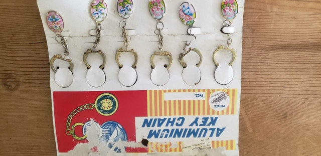 6 VINTAGE ALUMINUM KEYCHAIN FLOWER STORE DISPLAY BOARD HONG KONG