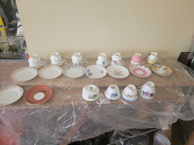 Lot Royal Albert Tea cup saucer set