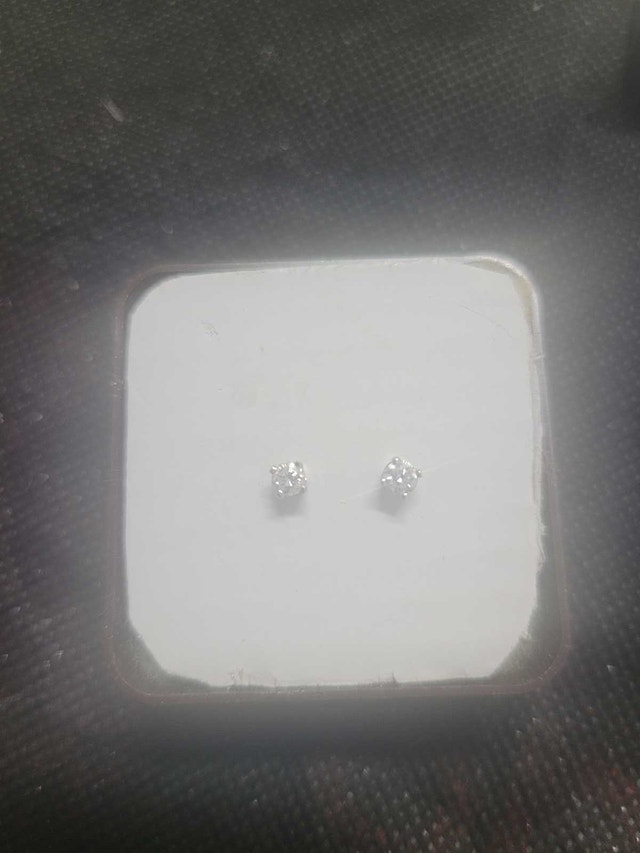 10 kt White Gold .7 Diamond Earrings - photo 3