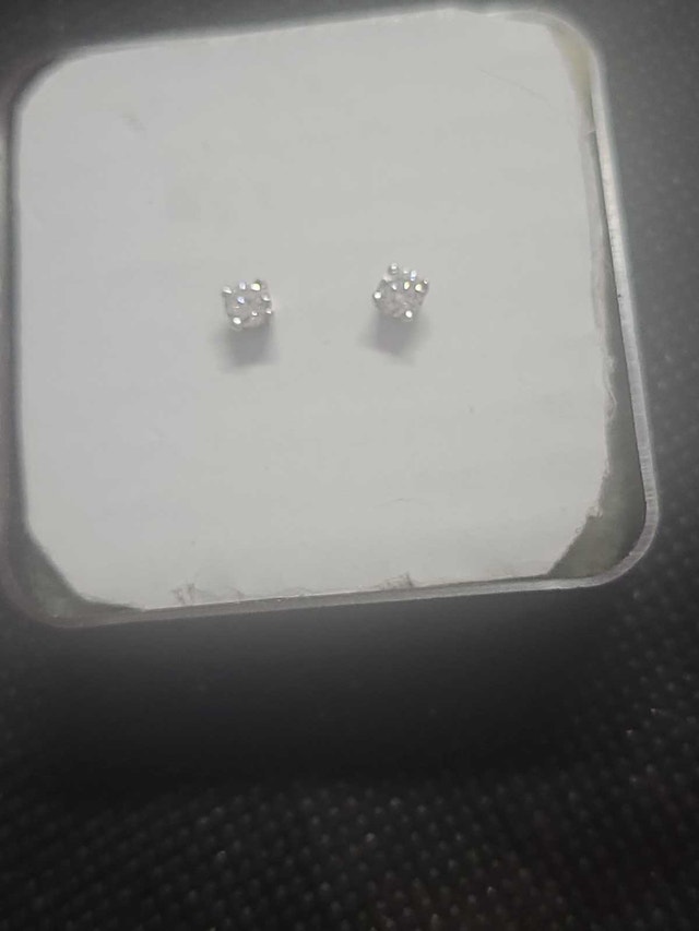10 kt White Gold .7 Diamond Earrings - photo 4