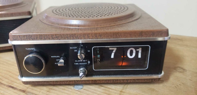 Mid Century Wynford Hall AM/FM Flip Clock RADIO STEREO - photo 3