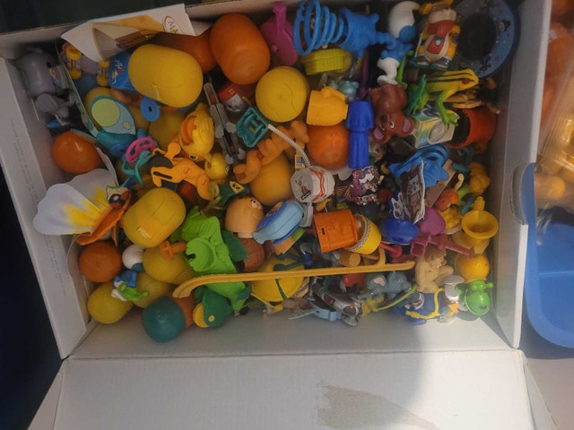 Lot Over 700 + Vintage kinder Surprise toy - photo 4