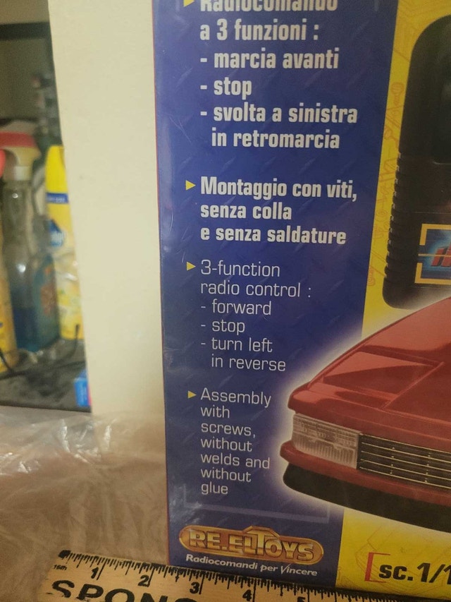 Ferrari Testarossa Model Kit 1984 1/18 Radio Kit New In Box - photo 3