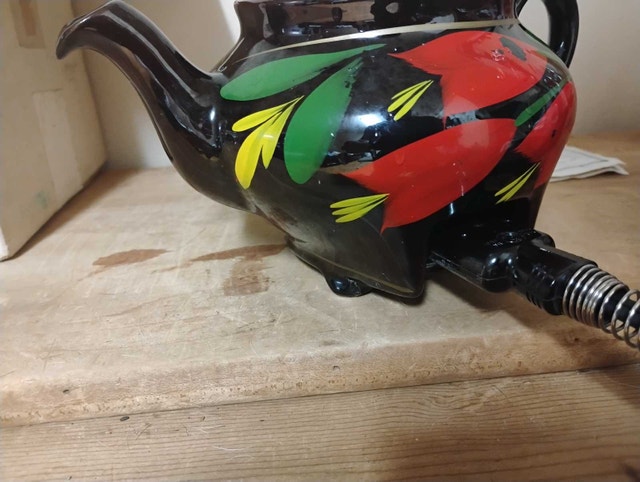 Vintage 1966 Royal Canadian Art Pottery Electric Teapot - photo 3