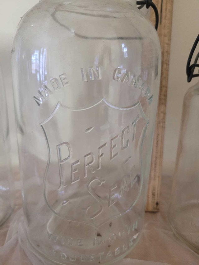 4 ANTIQUE PERFECT SEFTY SEAL CLEAR GLASS WIDE MASON JAR - photo 2