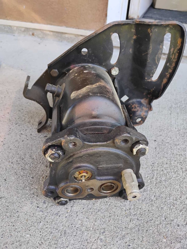 1976 Cadillac Eldorado AC Original Compressor - photo 3