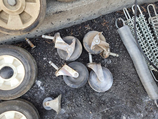 Lot 15 mix dolly wheel wheelbarrow ect. - photo 3