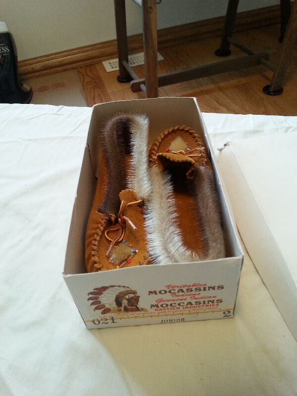 Leather Beaded Native American Indian Child Moccasins slippers - photo 5