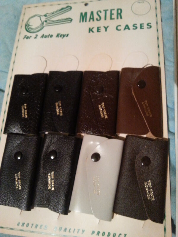 Vintage Leather Key Chain Cases Store Display - photo 2