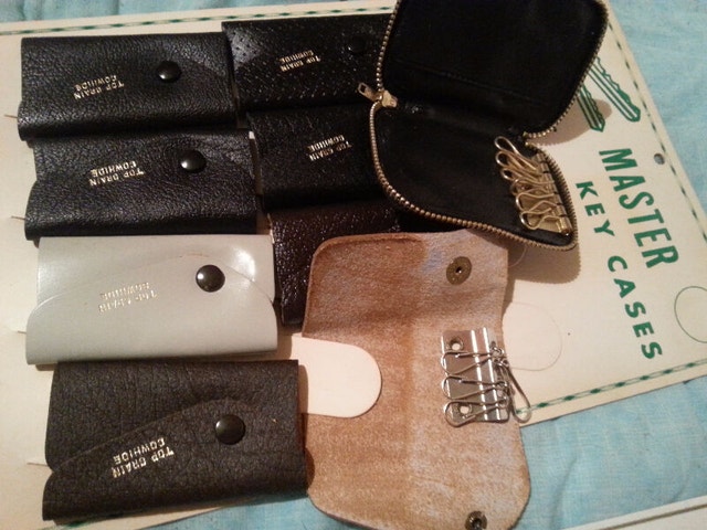 Vintage Leather Key Chain Cases Store Display - photo 3