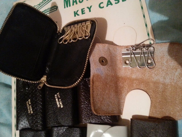 Vintage Leather Key Chain Cases Store Display - photo 4