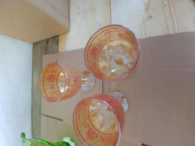 3 Vintage Barbados Carnival Glass Footed Glasses - photo 5