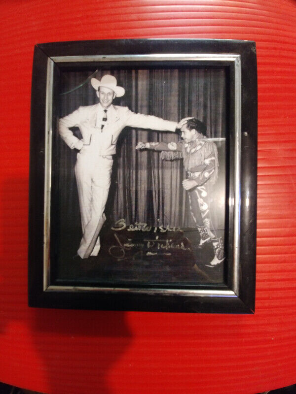 AUTOGRAPHED LITTLE JIMMY DICKENS PHOTO singer
