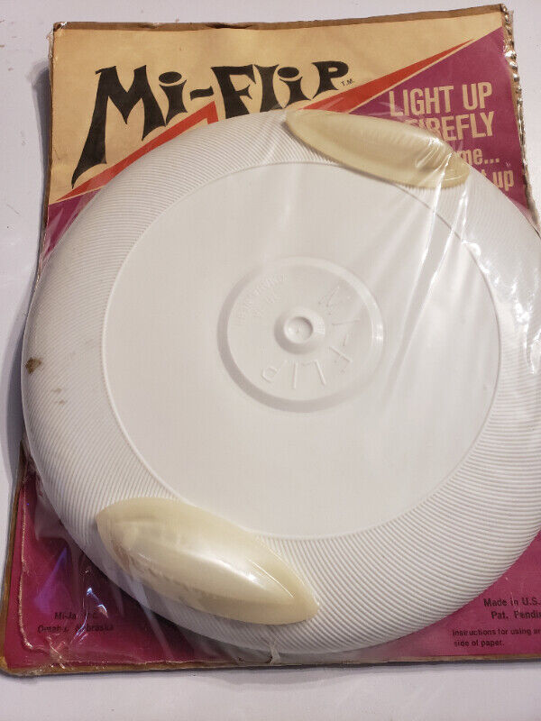 Vintage NEW Frisbee Flying light up saucer Mi-Flip Mid battery - photo 3