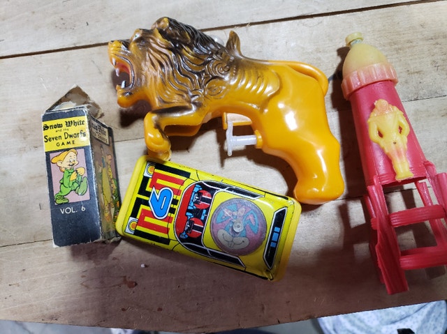 4 Vintage Toys Cap Rocket Jimmy Tin Car Puzzle Lion Water pistol - photo 4