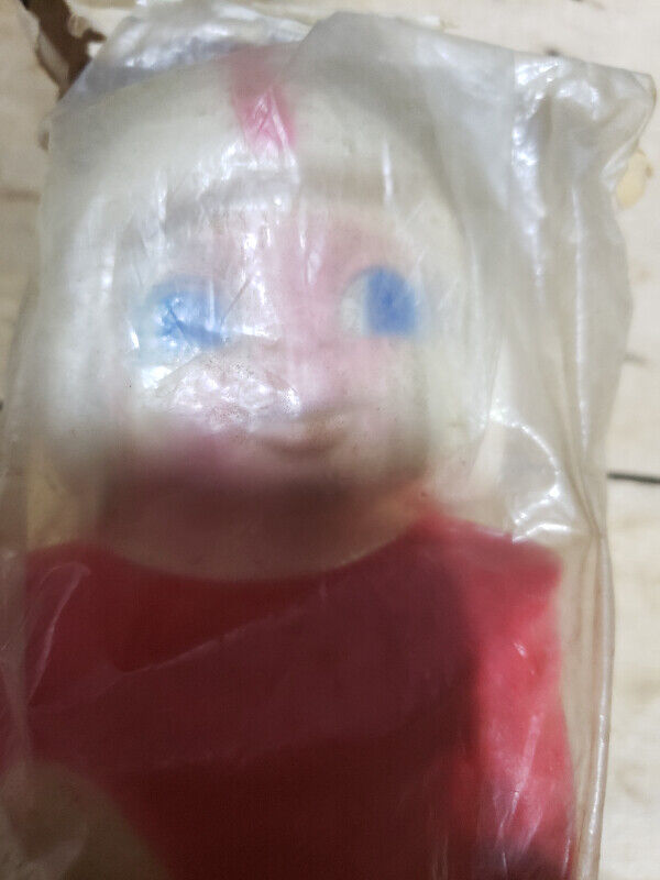 3 New Vintage Squeaky Plastic Football players - photo 3