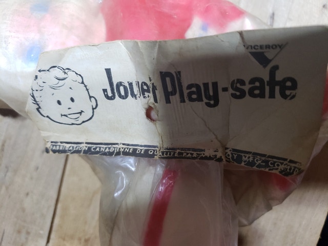 3 New Vintage Squeaky Plastic Football players - photo 5