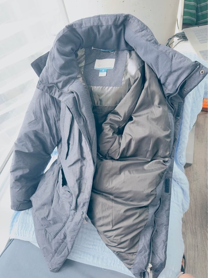 Moving Out Sale – Columbia Winter Jacket - photo 2