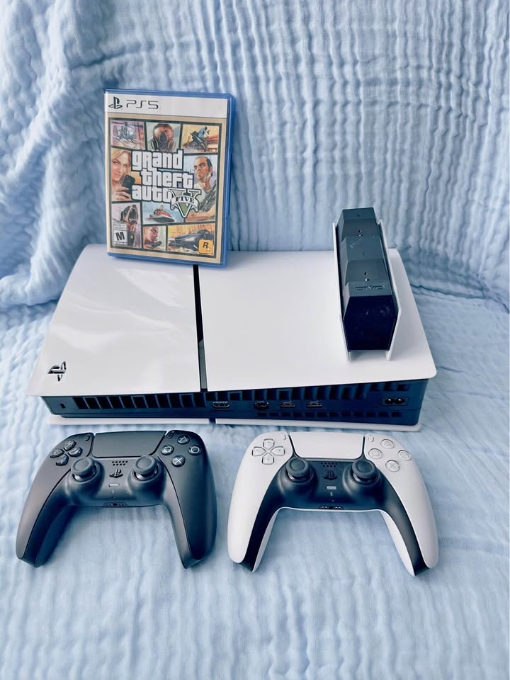 Moving Out Sale – PS5 Disc Edition Bundle