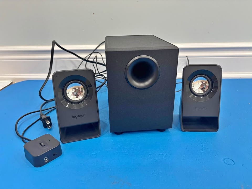 Logitech Z213 2.1 Speakers with Subwoofer – Great Condition