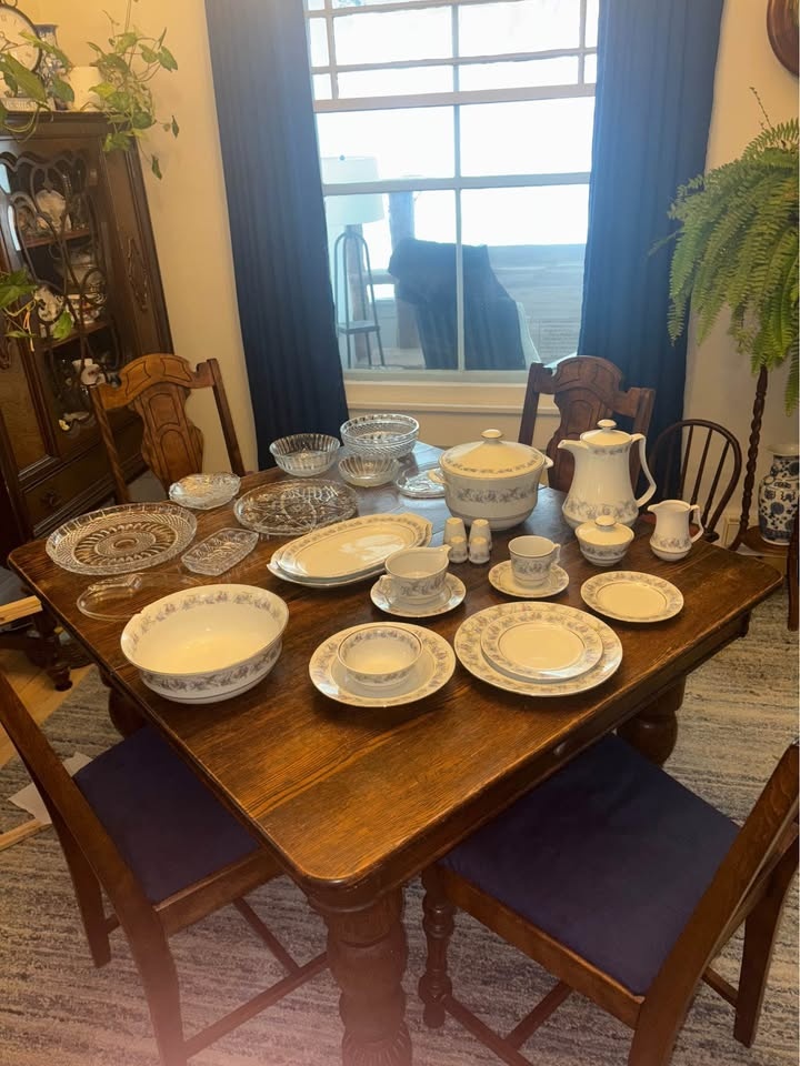 12 Piece Porcelain Set with Crystal & Glass Wear - photo 2