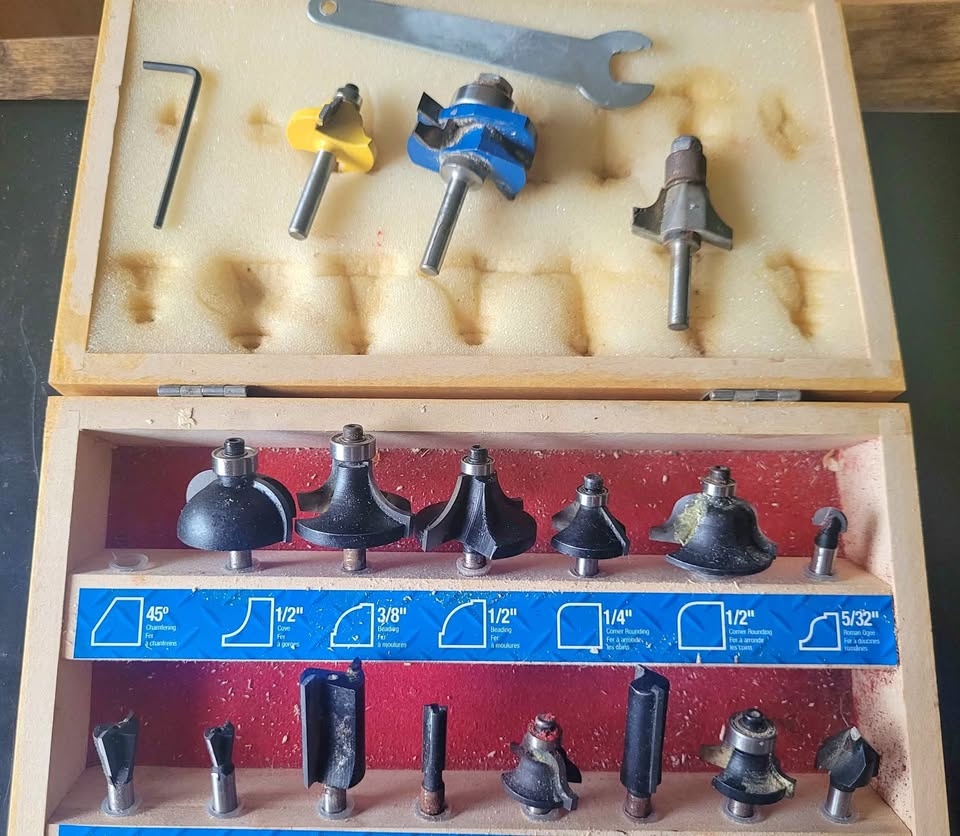 Mastercraft 14 Piece Carbide-Tipped Router Bit Set +