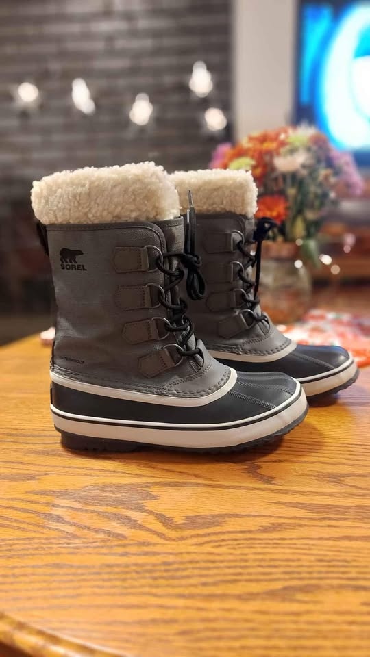 * New* SOREL winter boots - Womens size 5.5