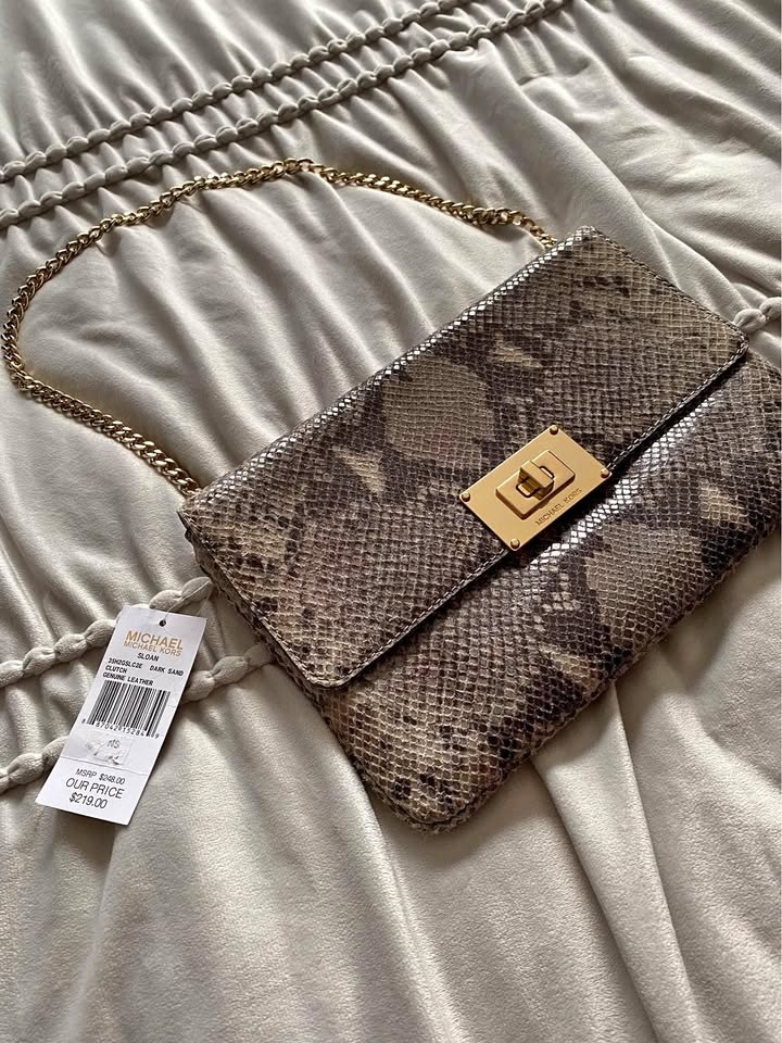 Michael kors wristlet/clutch