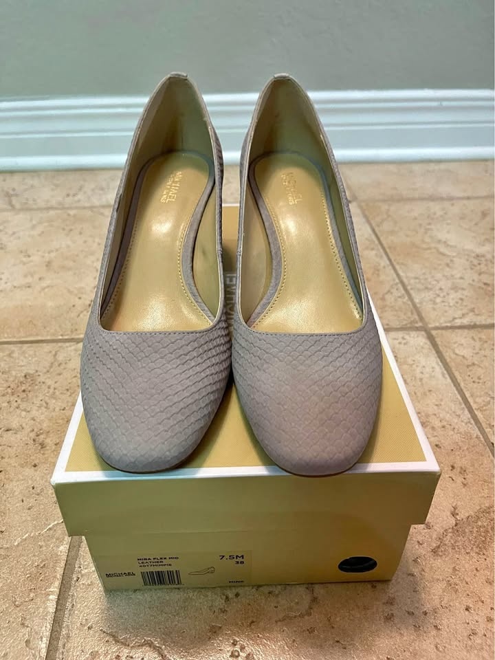 Michael KORS Mira Flex Mid Leather Shoes Size 7.5