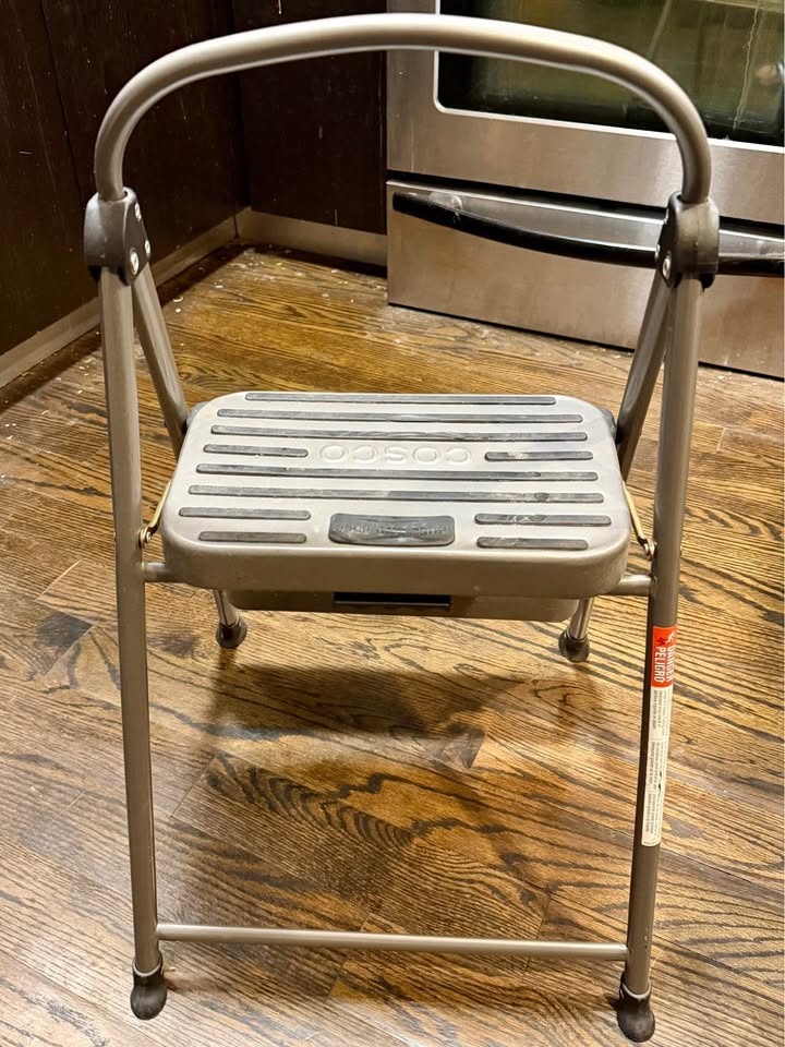 MOVE OUT SALE: Cosco Lightweight Two Step House Step Stool - photo 3