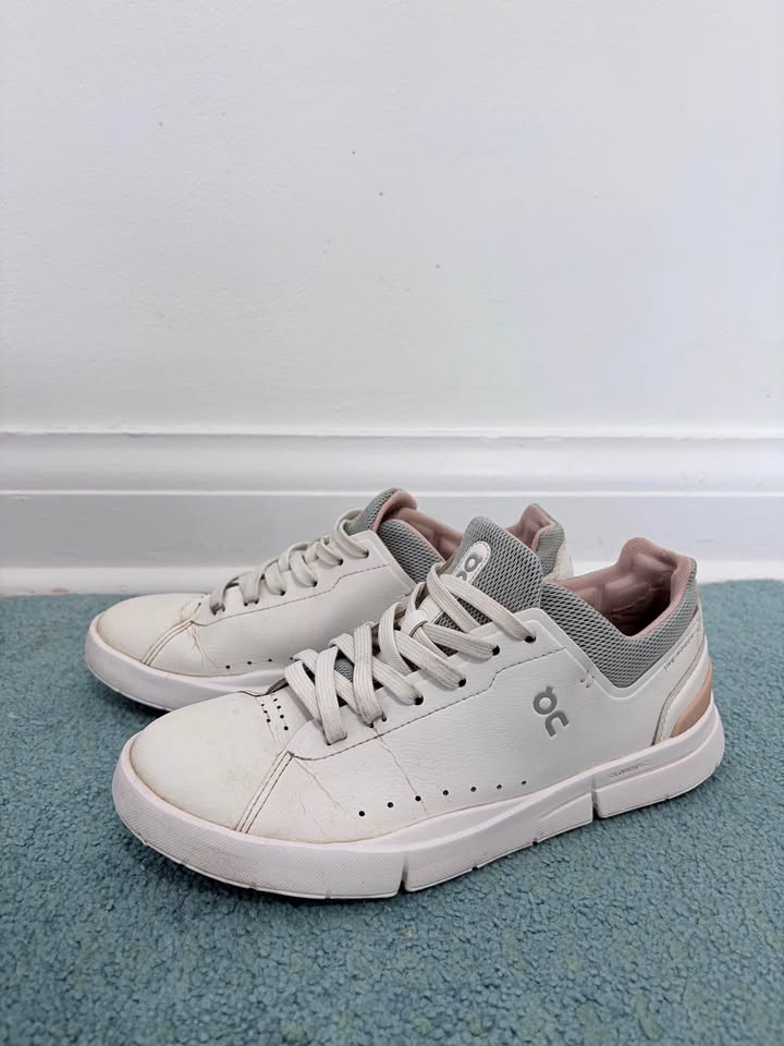 On Running 'The Roger Advantage' Women's White Sneaker (US W8.5)