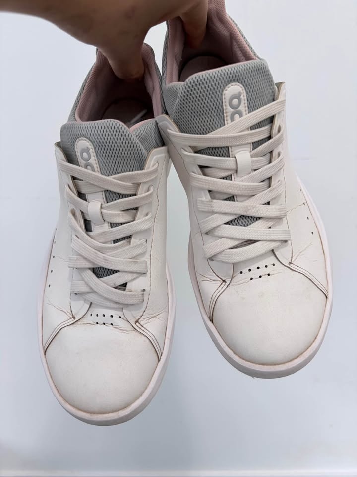 On Running 'The Roger Advantage' Women's White Sneaker (US W8.5) - photo 2