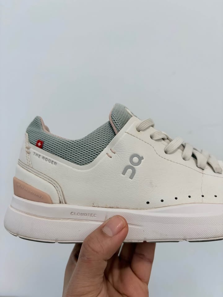 On Running 'The Roger Advantage' Women's White Sneaker (US W8.5) - photo 3
