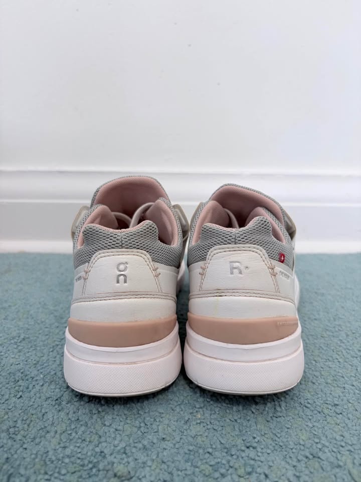 On Running 'The Roger Advantage' Women's White Sneaker (US W8.5) - photo 4