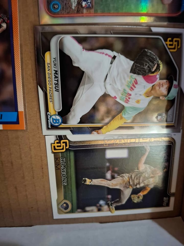 Baseball card bundle - photo 3