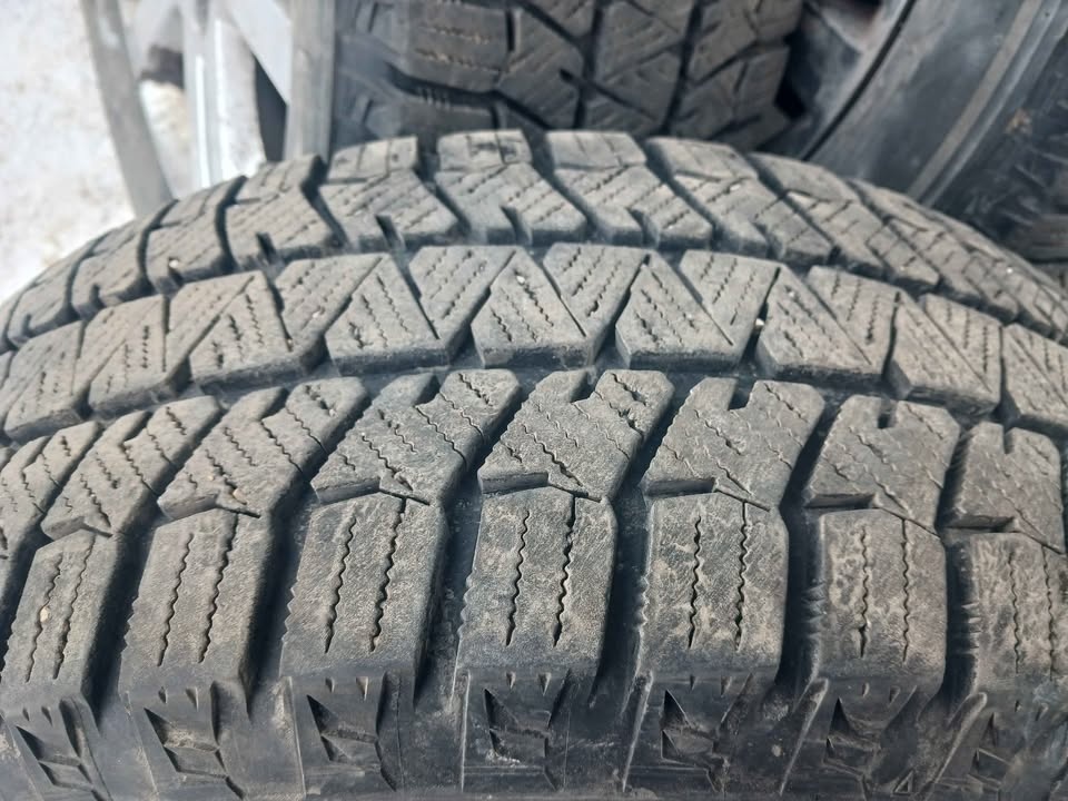 235 60 r17 BRIDGESTONE BLIZZAK TIRES on DODGE RIMS - photo 2