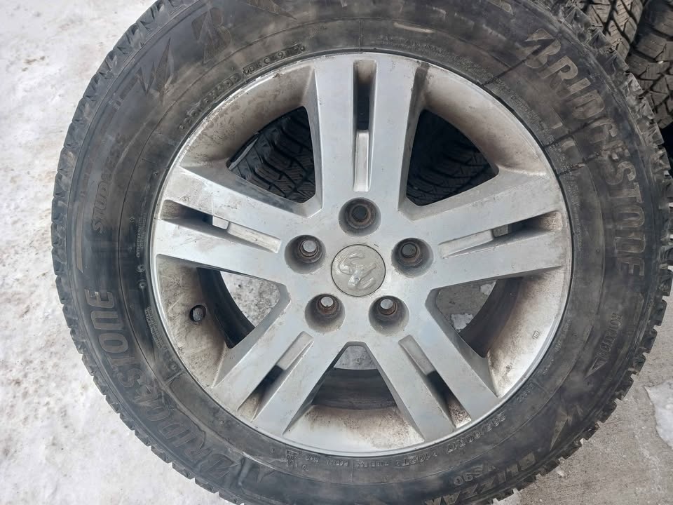 235 60 r17 BRIDGESTONE BLIZZAK TIRES on DODGE RIMS - photo 3