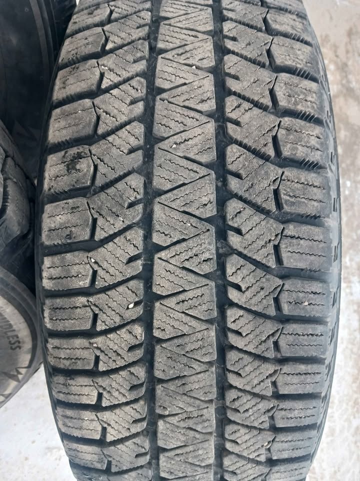 235 60 r17 BRIDGESTONE BLIZZAK TIRES on DODGE RIMS - photo 4