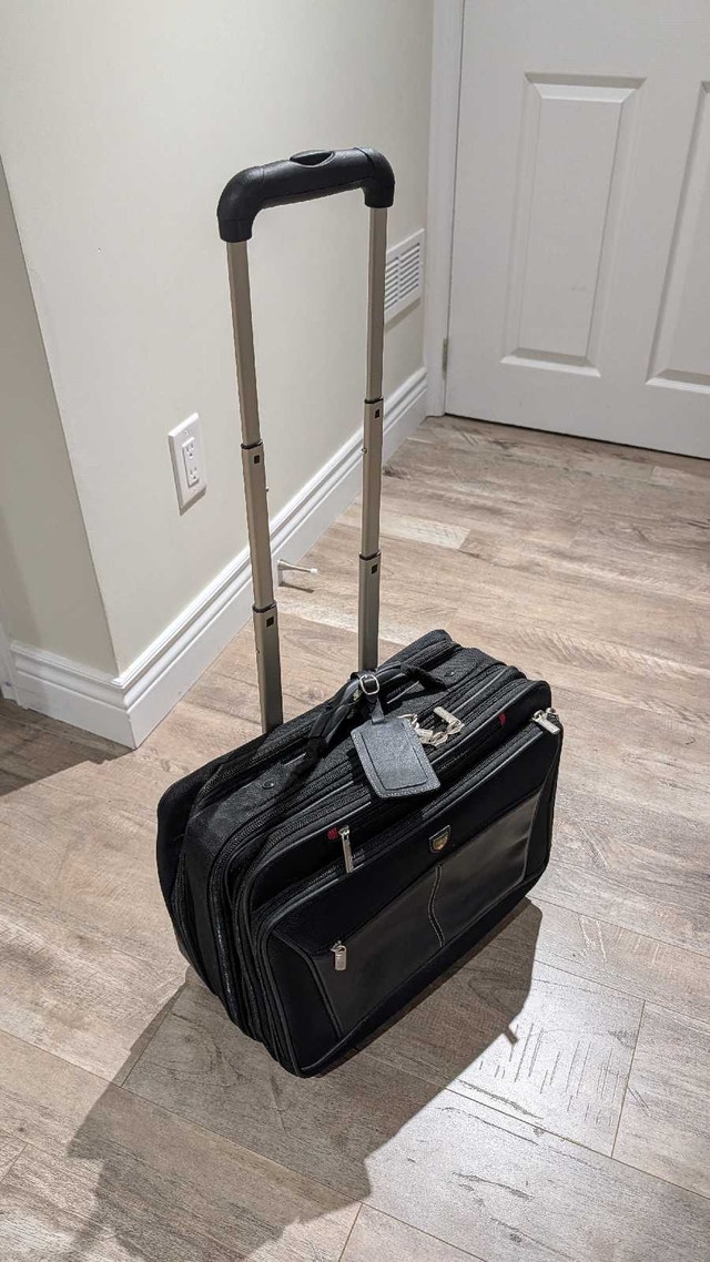 Roots Laptop Roller Bag  **** LIKE NEW *** - photo 2