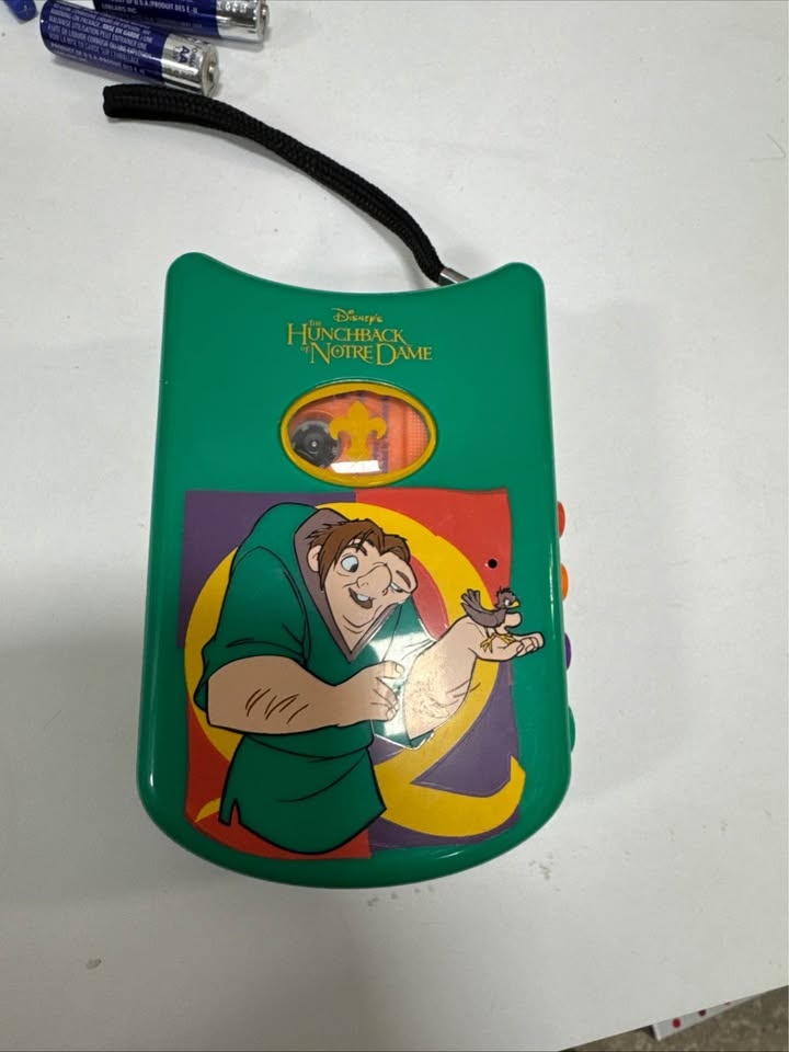 Disney Hunchback Cassette Player + Tape (1996) - photo 2