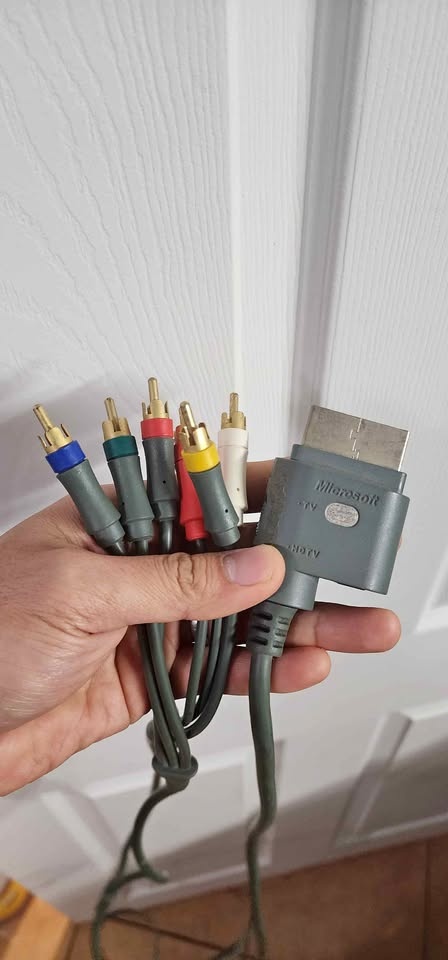 Microsoft Xbox 360 AV cables