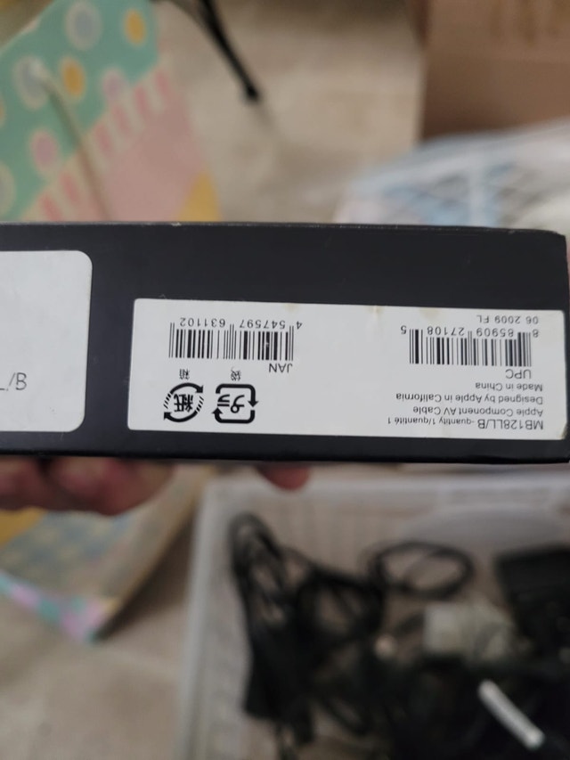Apple AV Cable - photo 3