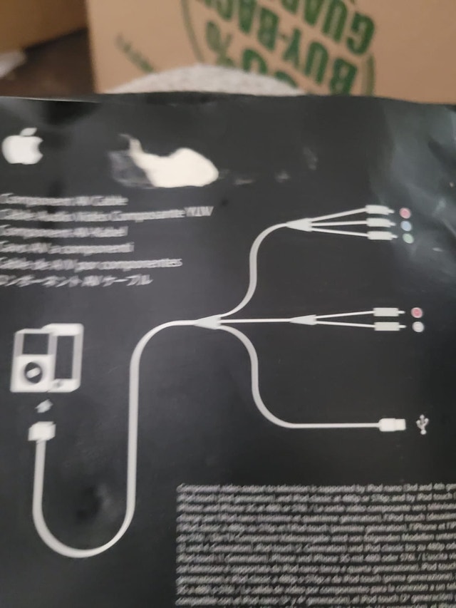 Apple AV Cable - photo 4