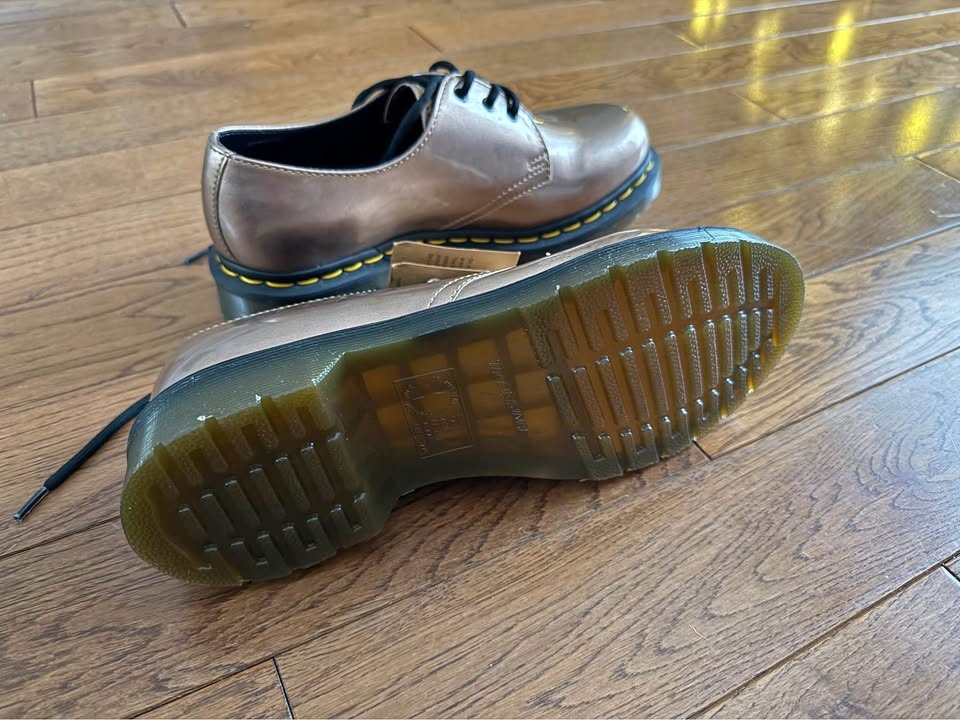 Brand New Dr Martens Oxford shoes for women size 8(39) bronze co