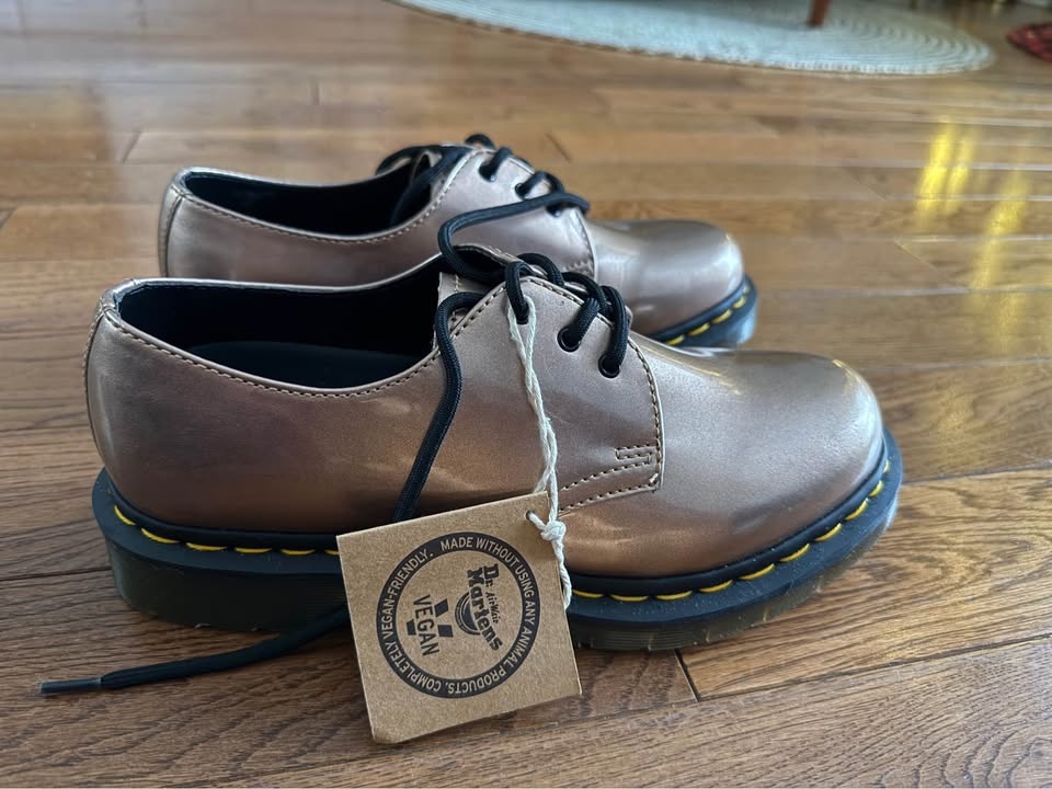 Brand New Dr Martens Oxford shoes for women size 8(39) bronze co - photo 2