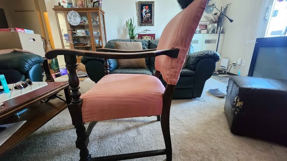 Carved accent chair - photo 2