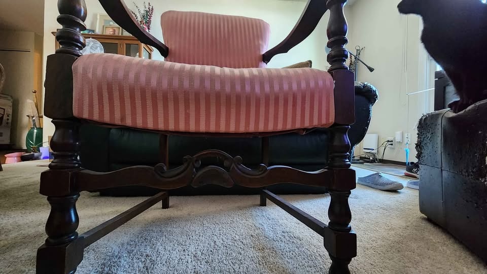 Carved accent chair - photo 3