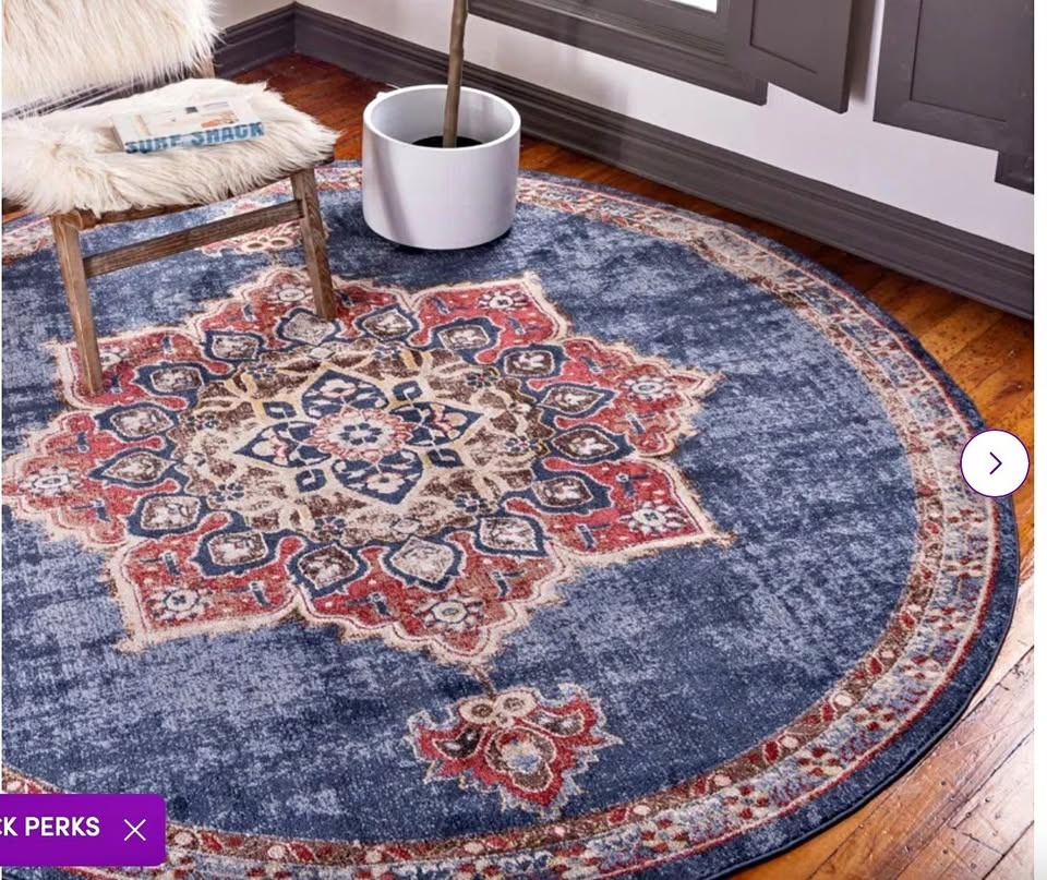 Beautiful 7' round rug