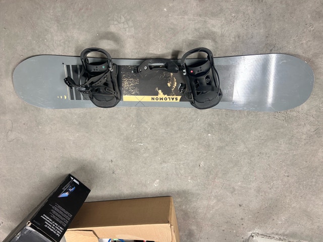 Salomon snowboard and equipment