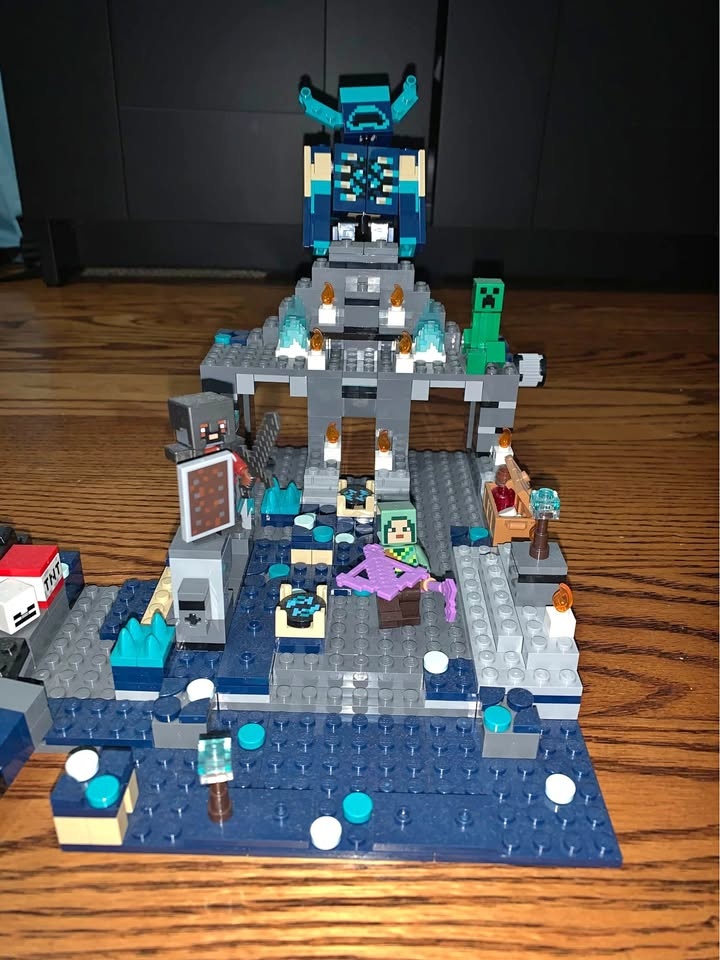 LEGO Minecraft The Deep Dark Battle Set - 21246